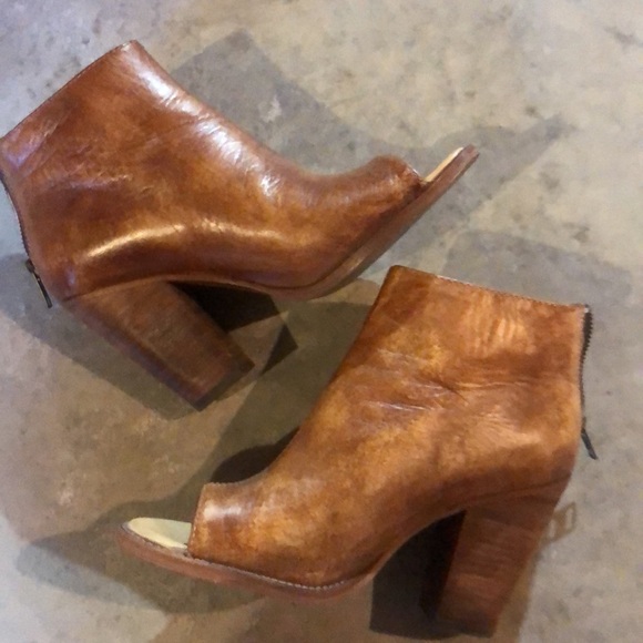 STU Onset Peep Toe Heel Booties. Tan Driftwood color. Leather. Back zip - Picture 2 of 3